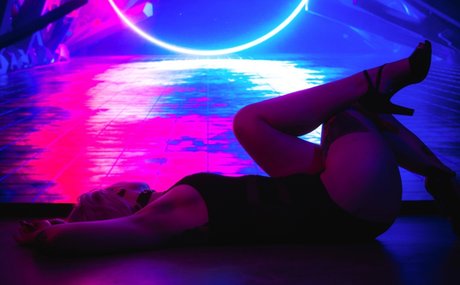 Foto di nudo di fuga di OnlyFans di Nerdy Witch