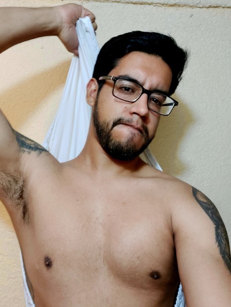 Foto di nudo di fuga di OnlyFans di Nerd Wedige Lover 