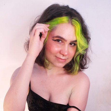 Foto di nudo di fuga di OnlyFans di Neon