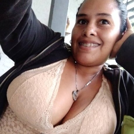 Foto di nudo di fuga di OnlyFans di Nelly Castro