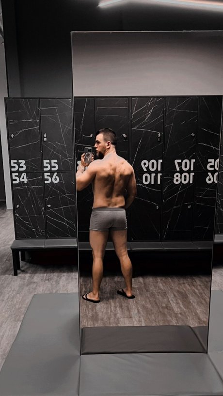 Foto di nudo di fuga di OnlyFans di Magic Neill