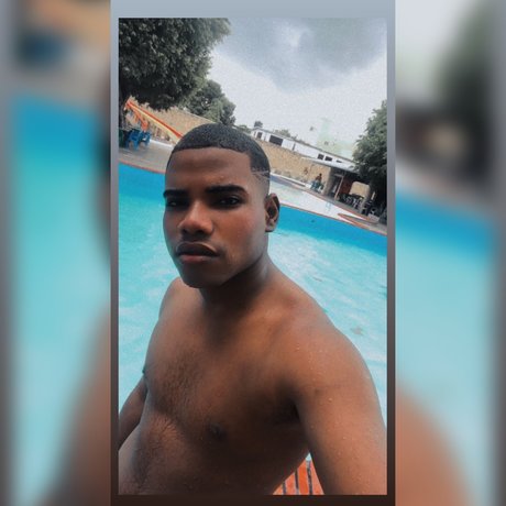 Foto di nudo di fuga di OnlyFans di Negrouva