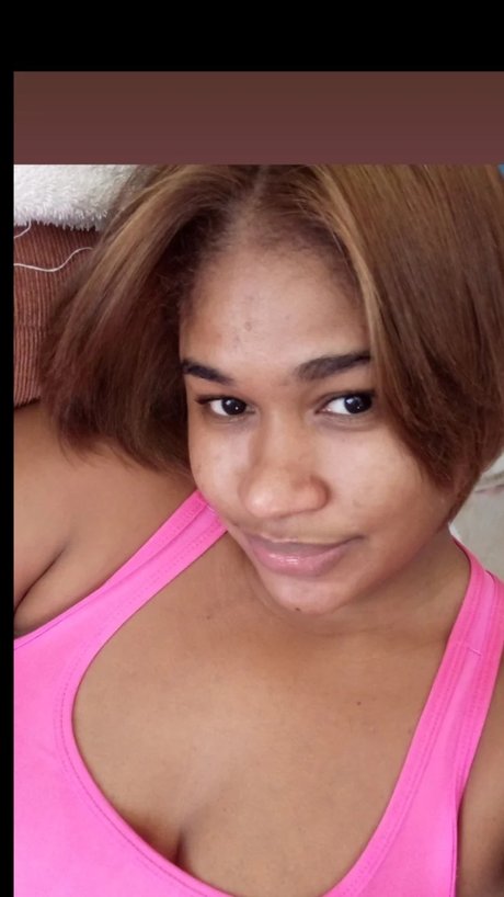 Foto di nudo di fuga di OnlyFans di Ruth Esther