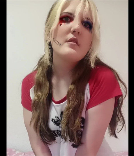 Foto di nudo di fuga di OnlyFans di   Customs Open
