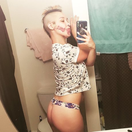 Foto di nudo di fuga di OnlyFans di Dom