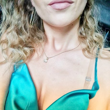 Foto di nudo di fuga di OnlyFans di Alexandraampampflorin