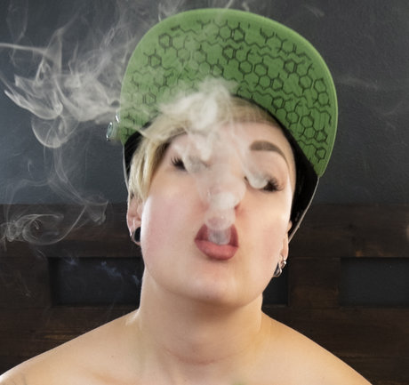 Foto di nudo di fuga di OnlyFans di Cannabdsm