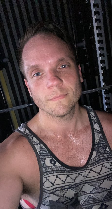 Foto di nudo di fuga di OnlyFans di Horny Guy Perth
