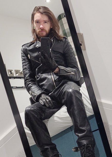 Foto di nudo di fuga di OnlyFans di Chainsaw