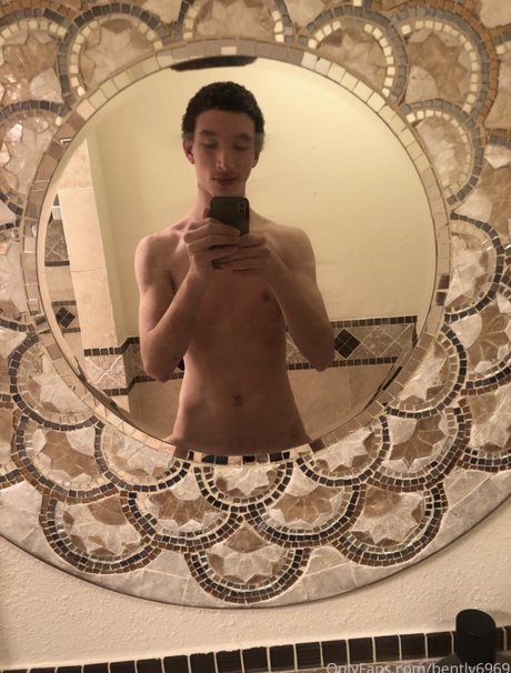 Foto di nudo di fuga di OnlyFans di The Boy Next Door