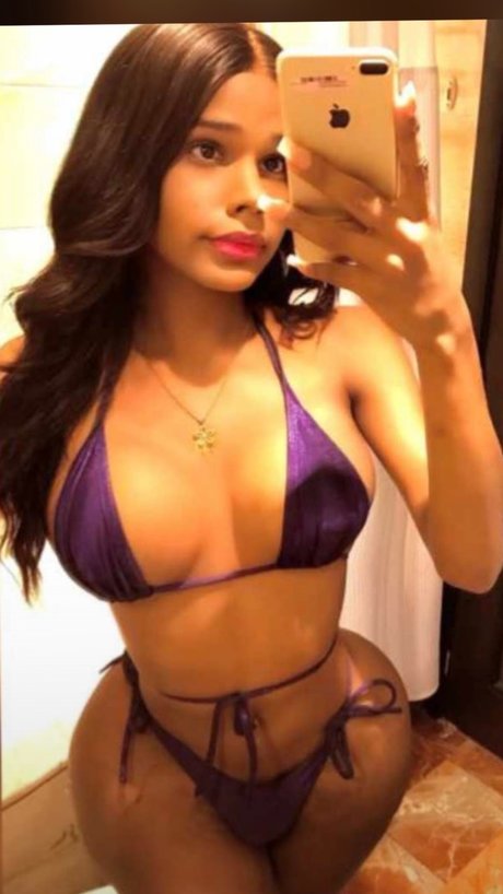 Foto di nudo di fuga di OnlyFans di Camelia Liam
