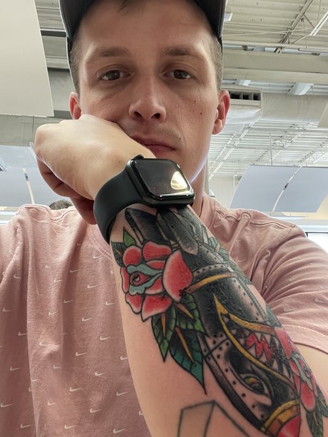 Foto di nudo di fuga di OnlyFans di James