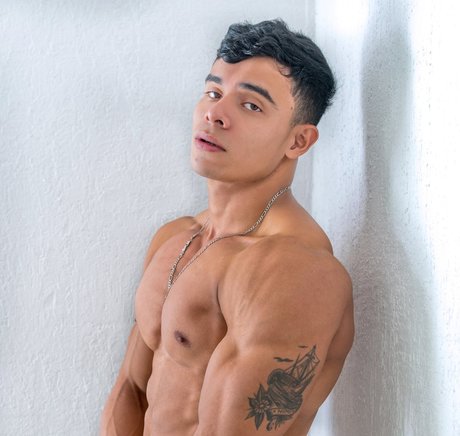 Foto di nudo di fuga di OnlyFans di Cristian Alejandro