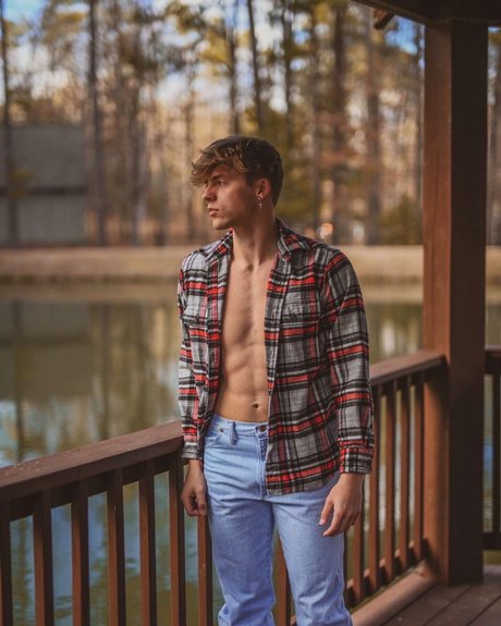 Foto di nudo di fuga di OnlyFans di Cameron Gaither
