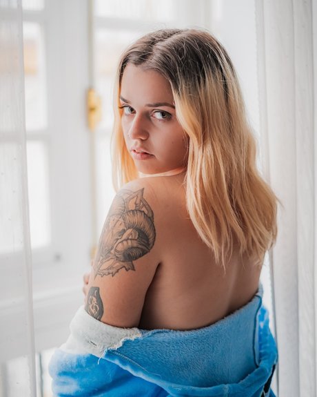 Foto di nudo di fuga di OnlyFans di Helga
