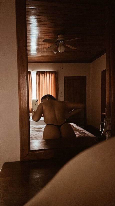 Foto di nudo di fuga di OnlyFans di Nico