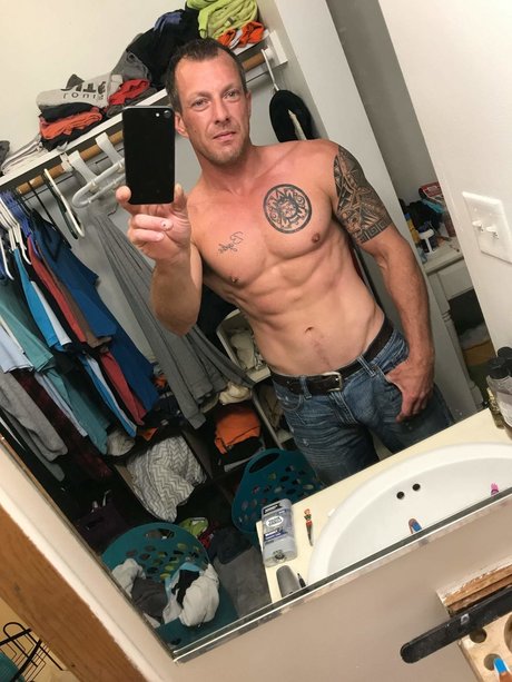 Foto di nudo di fuga di OnlyFans di Niko