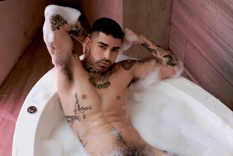 Foto di nudo di fuga di OnlyFans di Blt