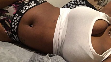 Foto di nudo di fuga di OnlyFans di Nia