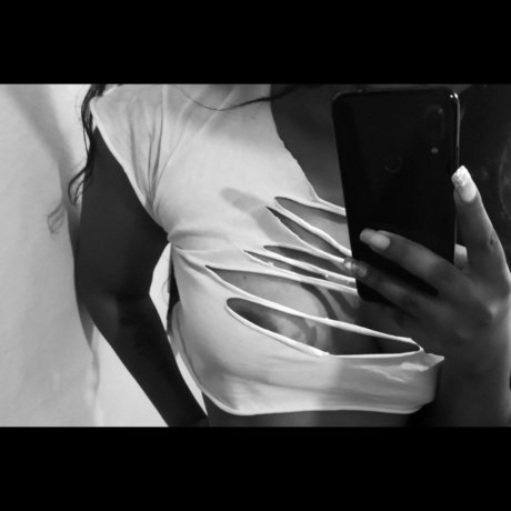 Foto di nudo di fuga di OnlyFans di Nhia