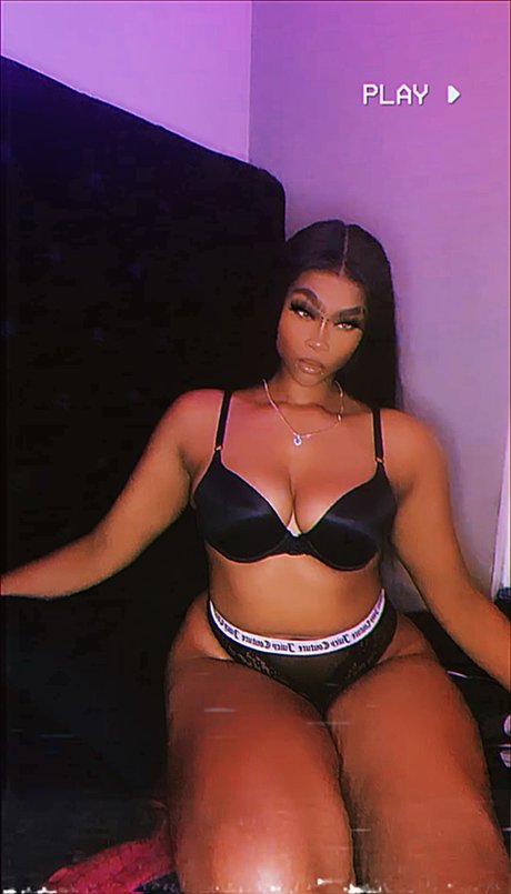 Foto di nudo di fuga di OnlyFans di Nezunet 