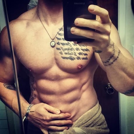 Foto di nudo di fuga di OnlyFans di Neutronic