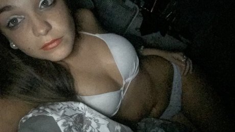 Foto di nudo di fuga di OnlyFans di Alena