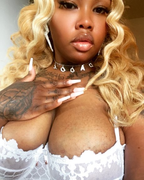 Foto di nudo di fuga di OnlyFans di Bambi Knowles