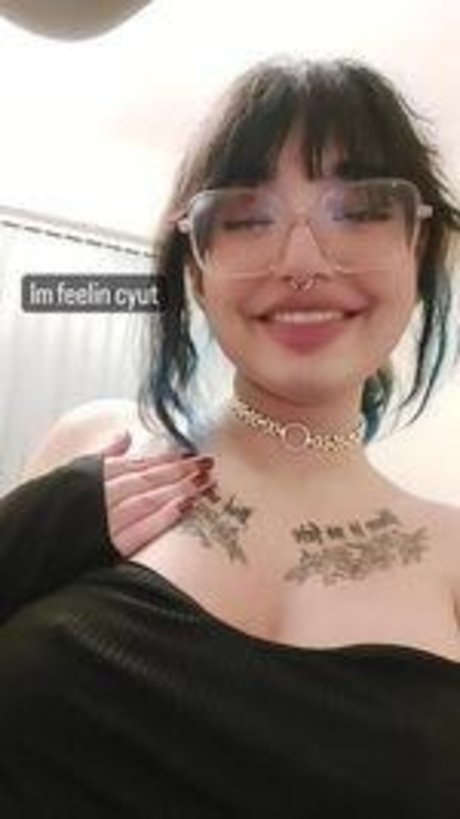 Foto di nudo di fuga di OnlyFans di Mommi