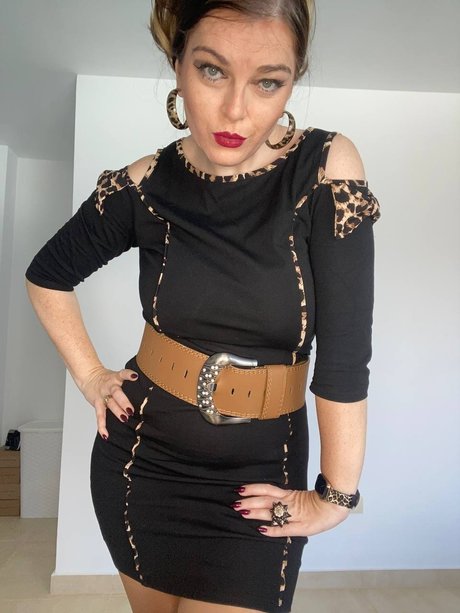 Foto di nudo di fuga di OnlyFans di Julina Bauer
