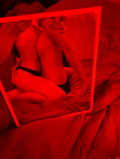 Foto di nudo di fuga di OnlyFans di Couple Lesbian