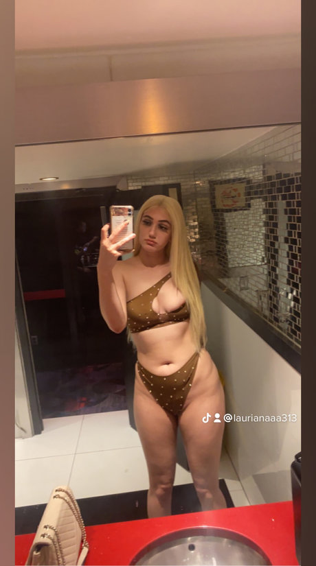 Foto di nudo di fuga di OnlyFans di Laurianaa