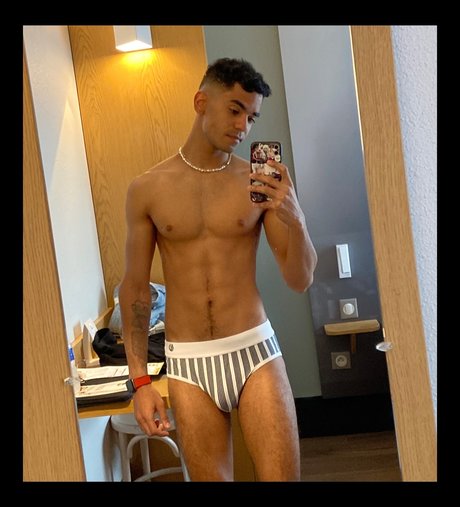 Foto di nudo di fuga di OnlyFans di Joekingdom39