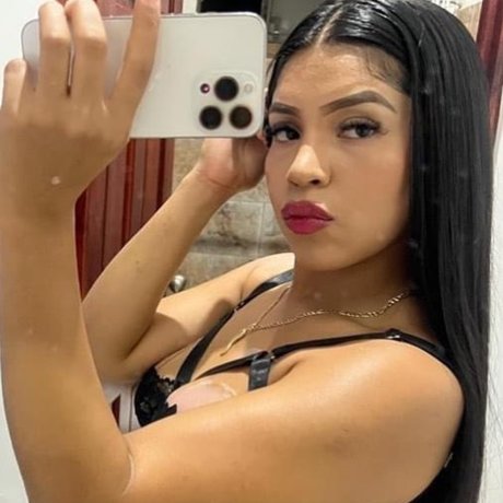 Foto di nudo di fuga di OnlyFans di Barbie Latina Tv