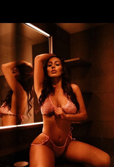 Foto di nudo di fuga di OnlyFans di Bellaxxx