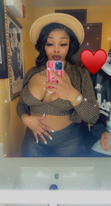 Foto di nudo di fuga di OnlyFans di Bellastar