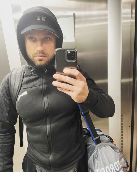 Foto di nudo di fuga di OnlyFans di Ivan