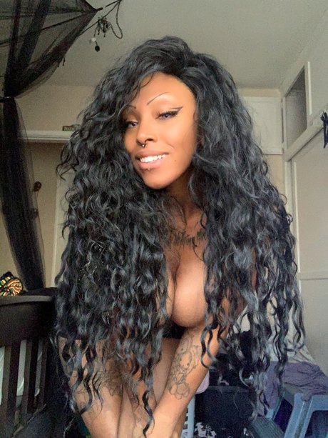 Foto di nudo di fuga di OnlyFans di Nikki Nuit