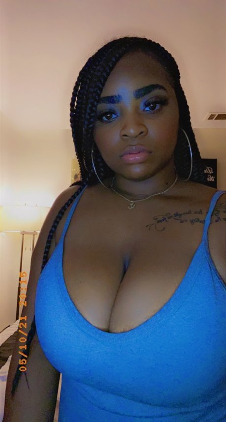Foto di nudo di fuga di OnlyFans di Nikkie Dior
