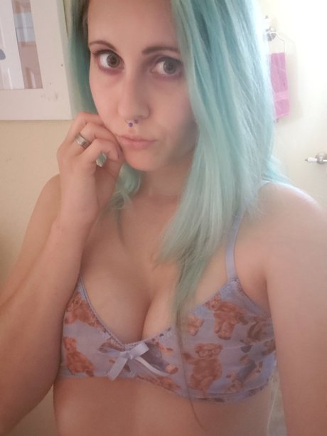 Foto di nudo di fuga di OnlyFans di Niki