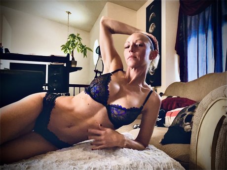 Foto di nudo di fuga di OnlyFans di Petite Hiphop Vixen