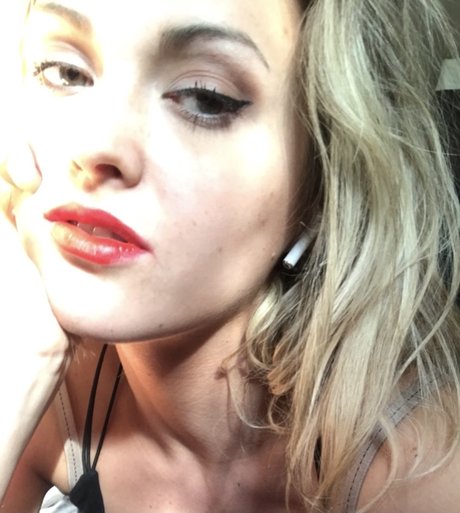 Foto di nudo di fuga di OnlyFans di Nicotik