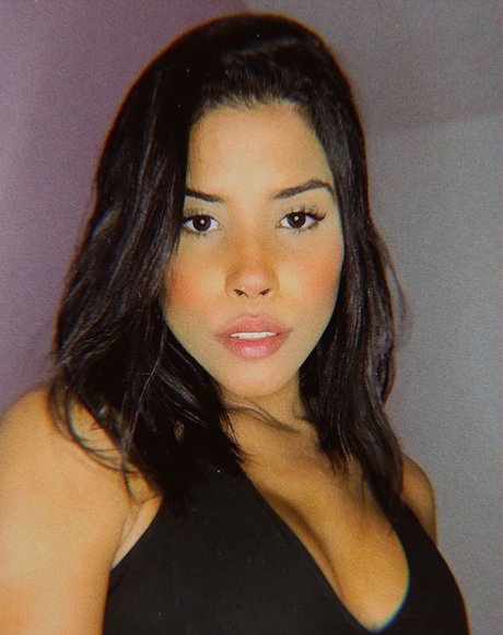 Foto di nudo di fuga di OnlyFans di Nicolle Angel