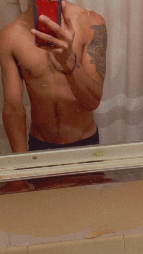 Foto di nudo di fuga di OnlyFans di Josh