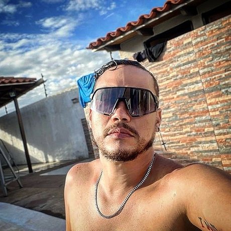 Foto di nudo di fuga di OnlyFans di Juan Enrique Salazar