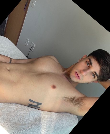 Foto di nudo di fuga di OnlyFans di Caio 