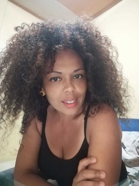 Foto di nudo di fuga di OnlyFans di Noala