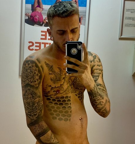 Foto di nudo di fuga di OnlyFans di Brad Noakes