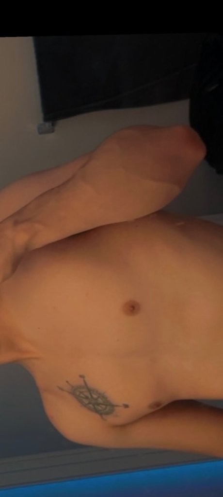 Foto di nudo di fuga di OnlyFans di Noah