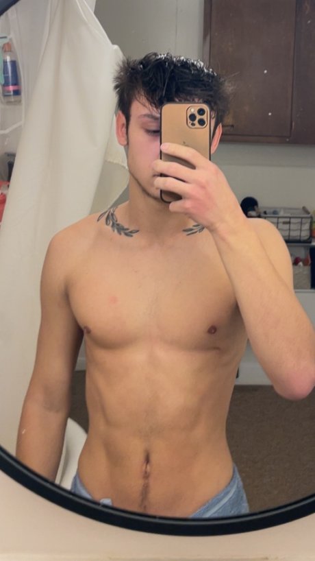 Foto di nudo di fuga di OnlyFans di Noah Bentley